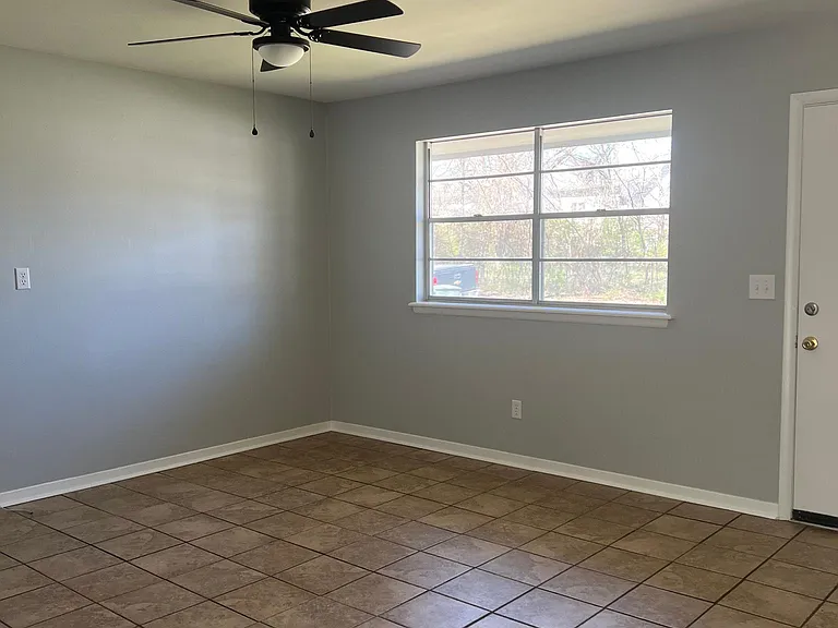 805 W Bel Air Dr — Photo 3