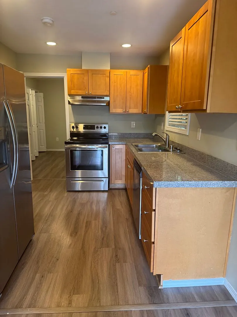 Cozy 1 bedroom 1 bath newly remodeled apartment home available for immediate move in! — Photo 4
