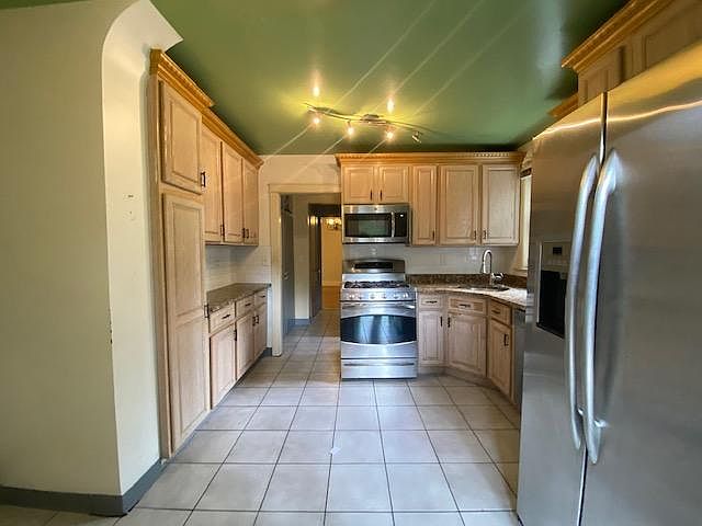 1st image of 71 Virginia Pl #1