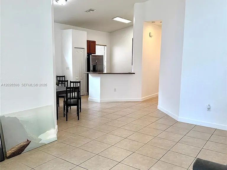3951 NE 11th Dr — Photo 4