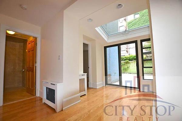 Rented by City Stop Realty | media 10