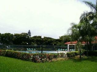 240 Lakeside Cir, Sunrise, FL 33326