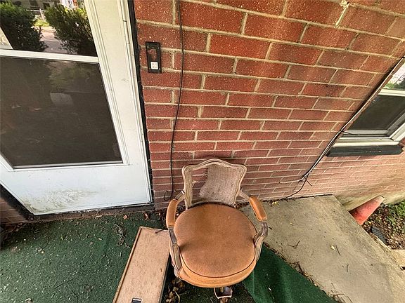 4th image of 752 Whitmore Ave