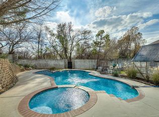 10 Rustic Hills St, Norman, OK 73072