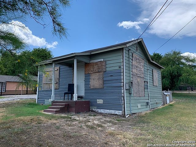 1st image of 3531 Commercial Ave