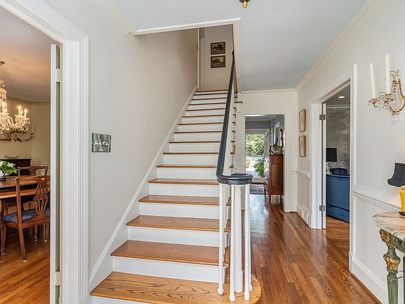 2nd image of 104 Briarwood Ct