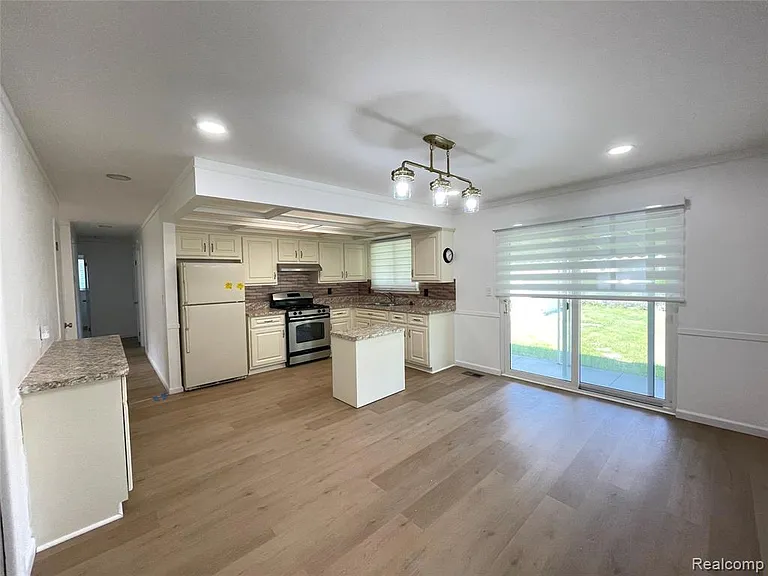 32827 Dover Ave — Photo 7