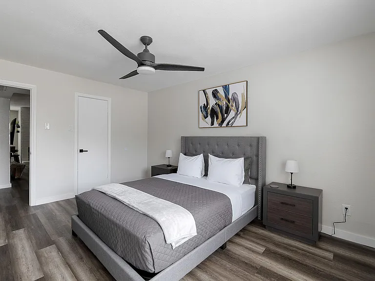 Bedroom, 2 walk in closets