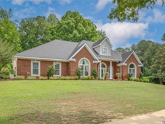 2nd image of 2935 Lake Crest Dr