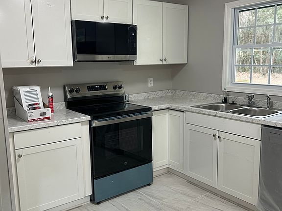 4th image of 8094 Esteves Rd