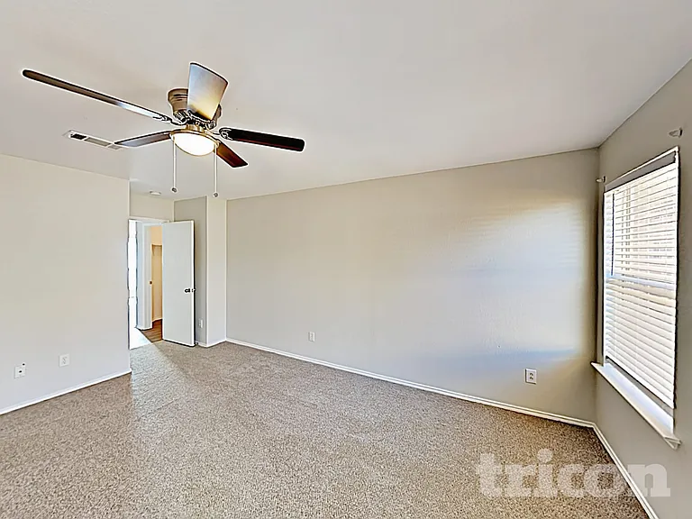 1015 James Donald Ln — Photo 8