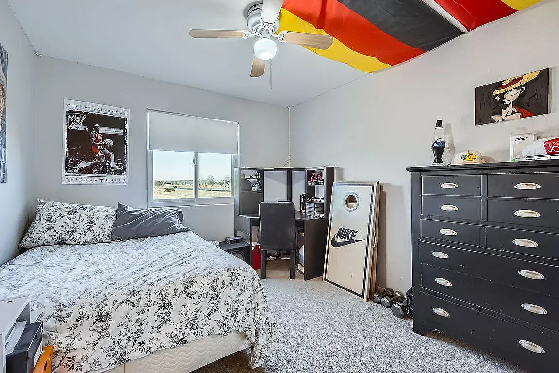 3 bed, 2600 sqft, $2,500 — Photo 3