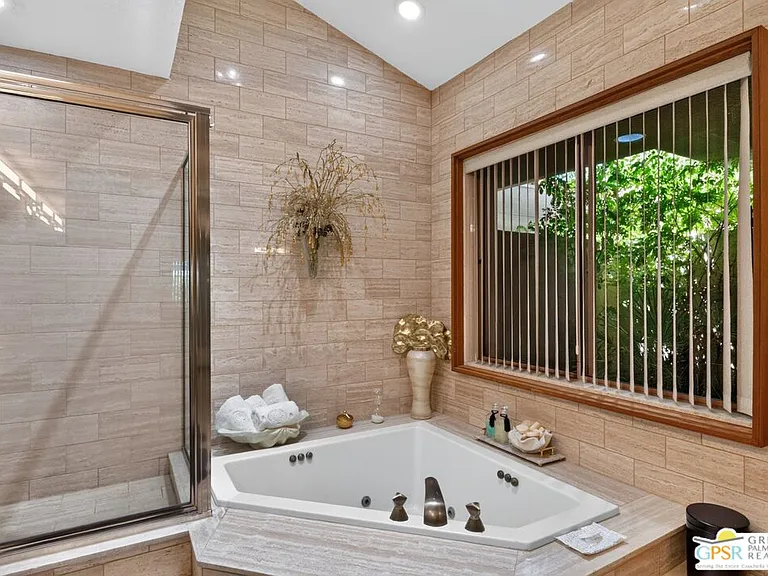 216 Kavenish Dr — Photo 15