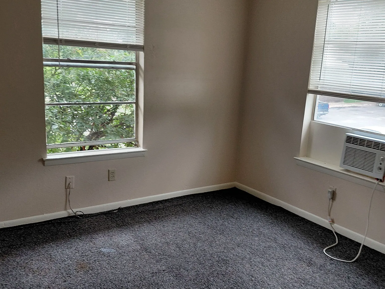 1 bed, 1.0 bath, 550 sqft, $700 — Photo 2