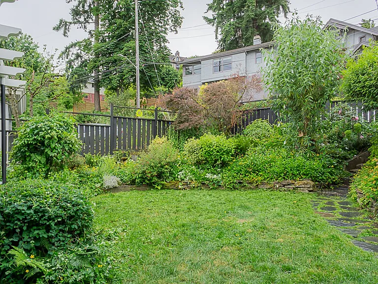1557 Madrona Dr — Photo 22