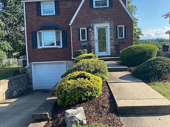 2nd image of 1424 Stanley Dr