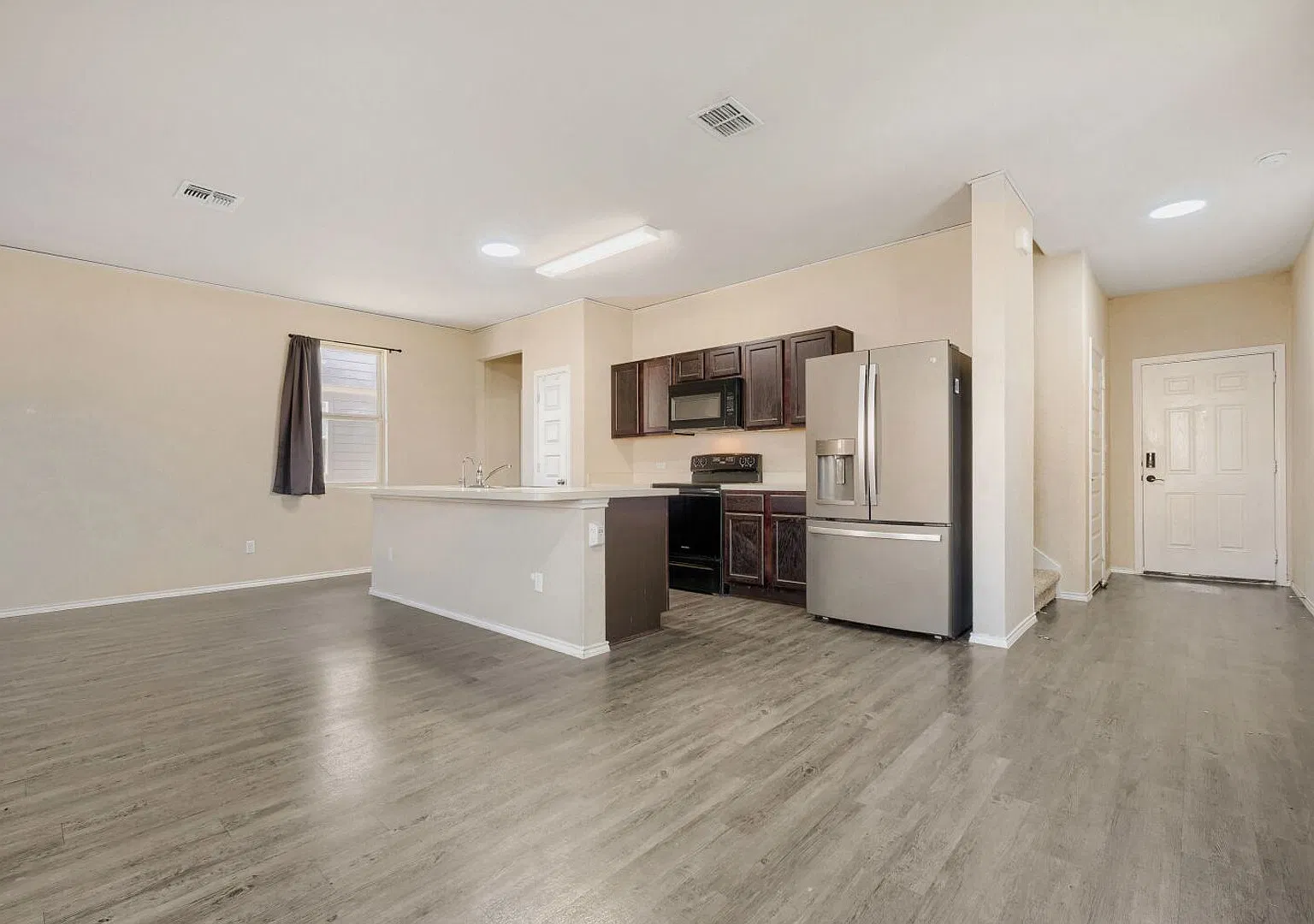 Southside home available now! 3 bedrooms, open floor plan less than 10 miles from the Toyota plant — Photo 4