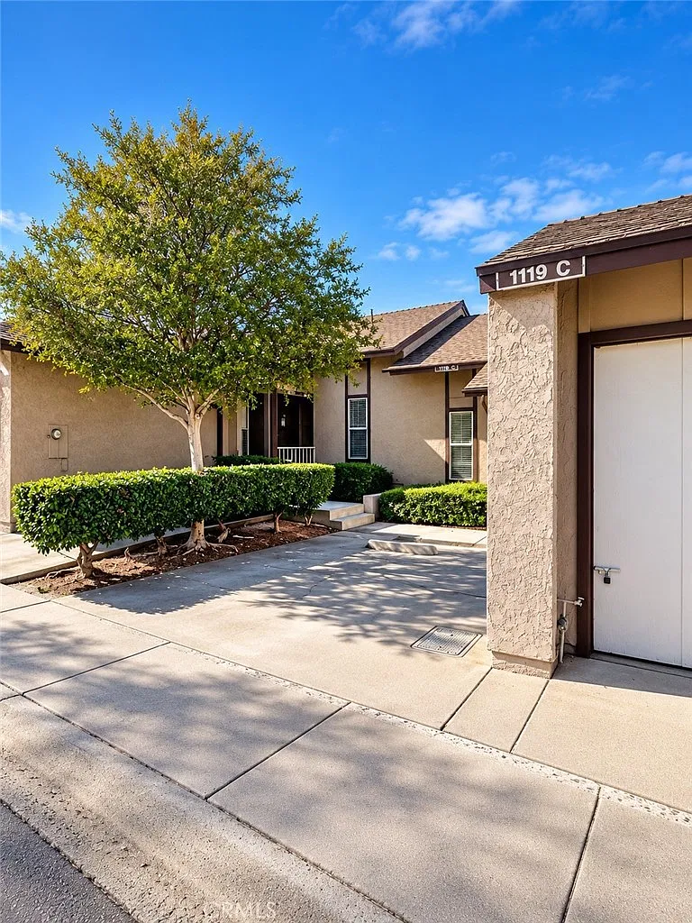 2 bed, 1024 sqft, $2,500 — Photo 1