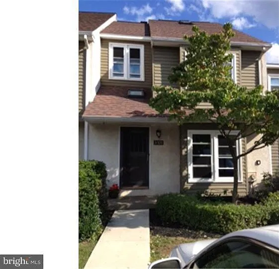 3 bed, 2100 sqft, $2,800 — Photo 1