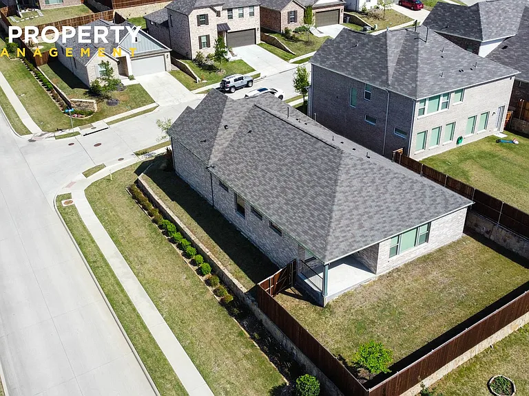 3902 Aventino Ct — Photo 33