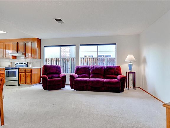 3rd image of 476 Delridge Dr