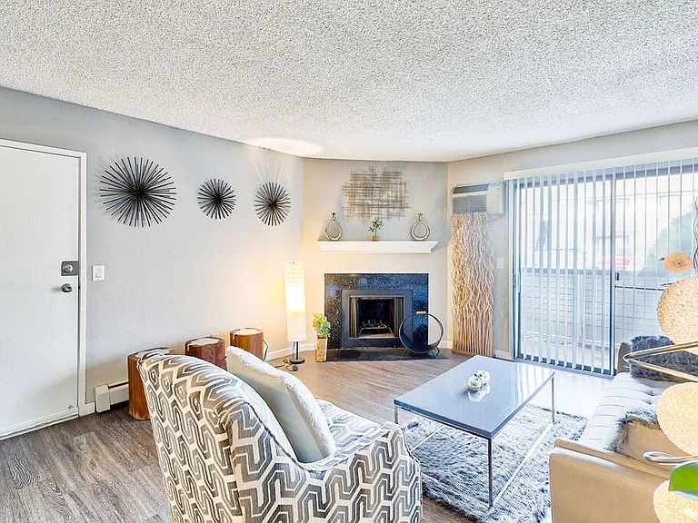 Miramar Apartments — Photo 5
