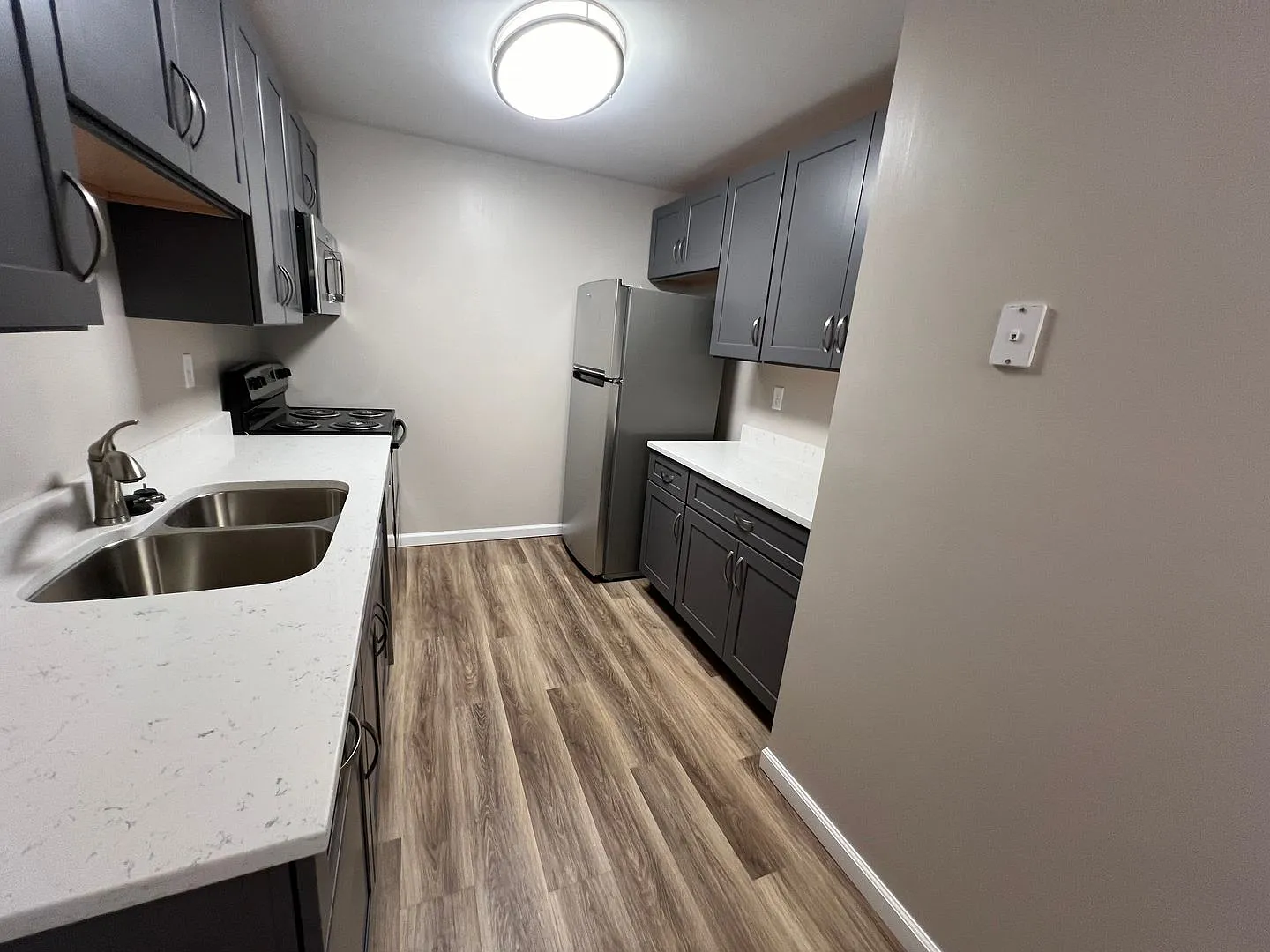 3-Bedroom, 2-Bathroom Apartment on Bloomington's Eastside — Photo 3