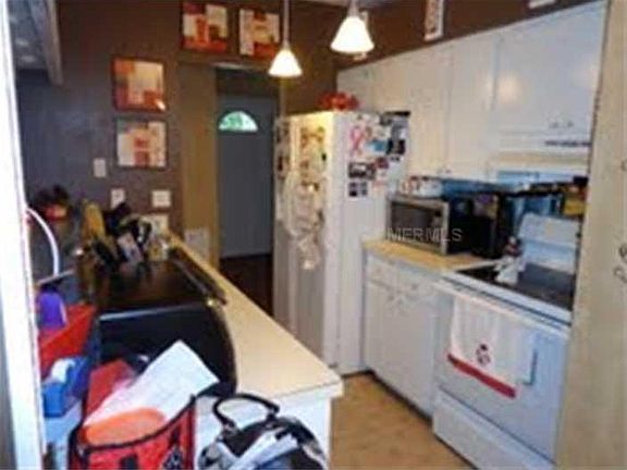 4th image of 1421 Foxwood Dr