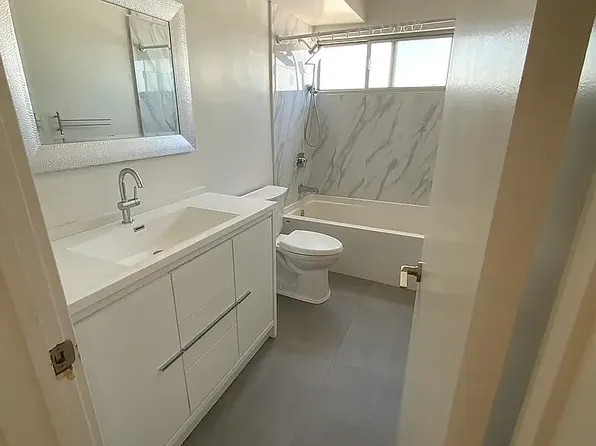 9221 Charleville Blvd APT E, Beverly Hills, CA 90212