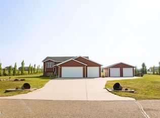 7015 Beaver Creek Rd, Bismarck, ND 58504