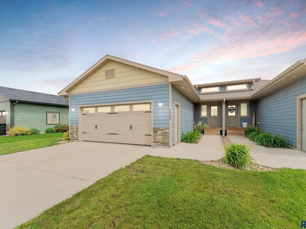2728 E Sunburst Dr, Brandon, SD 57005