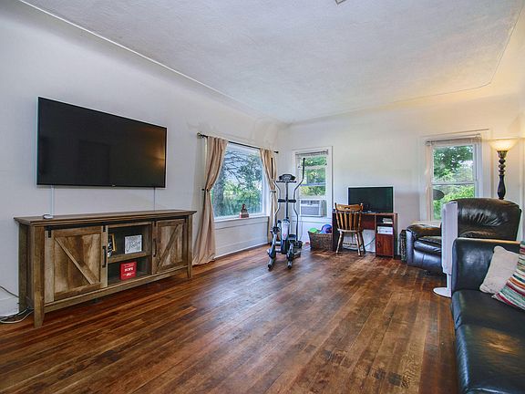 4th image of 13379 Northland Dr NE