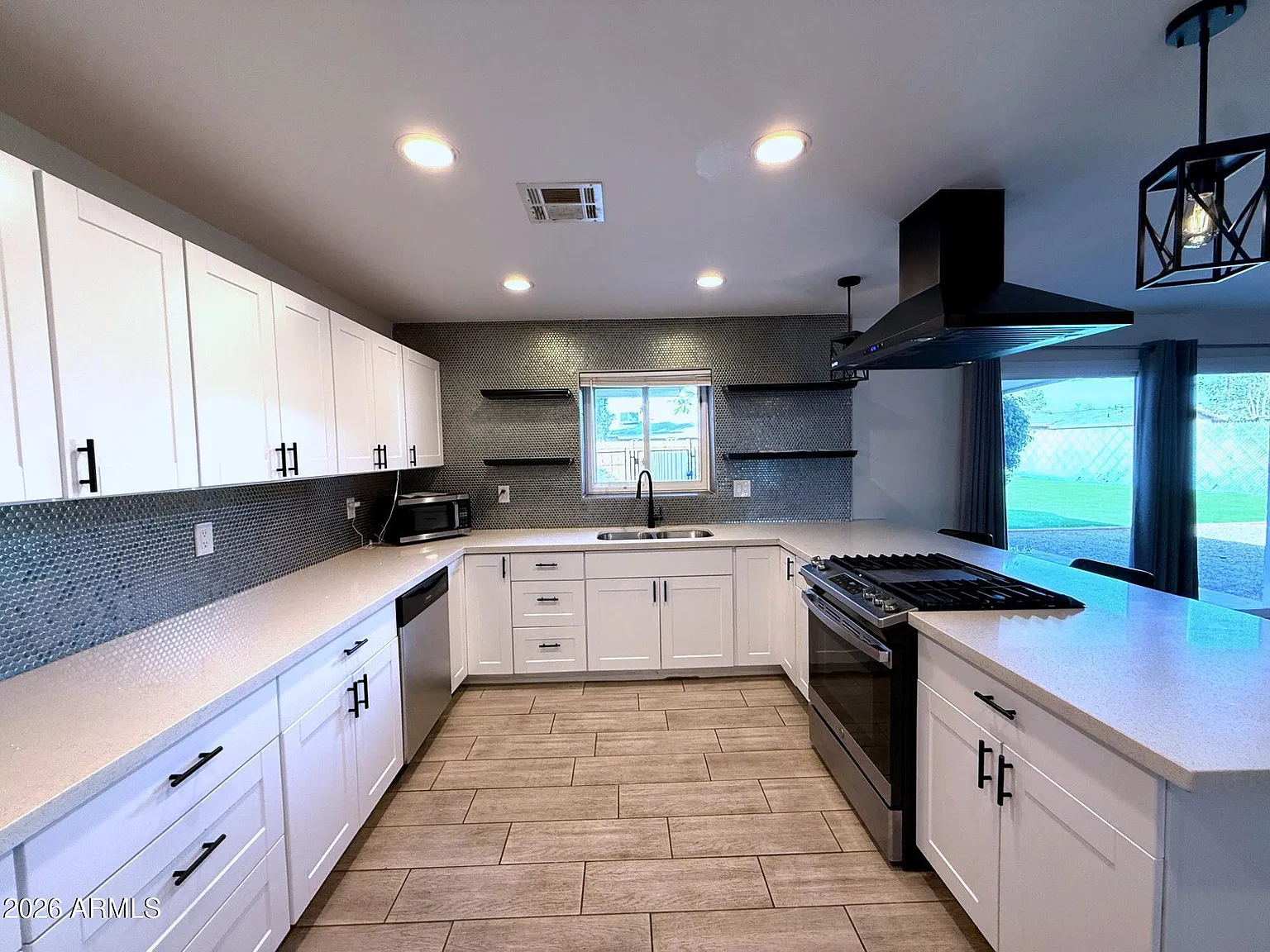 3 bed, 3.0 bath, $2,300 — Photo 4