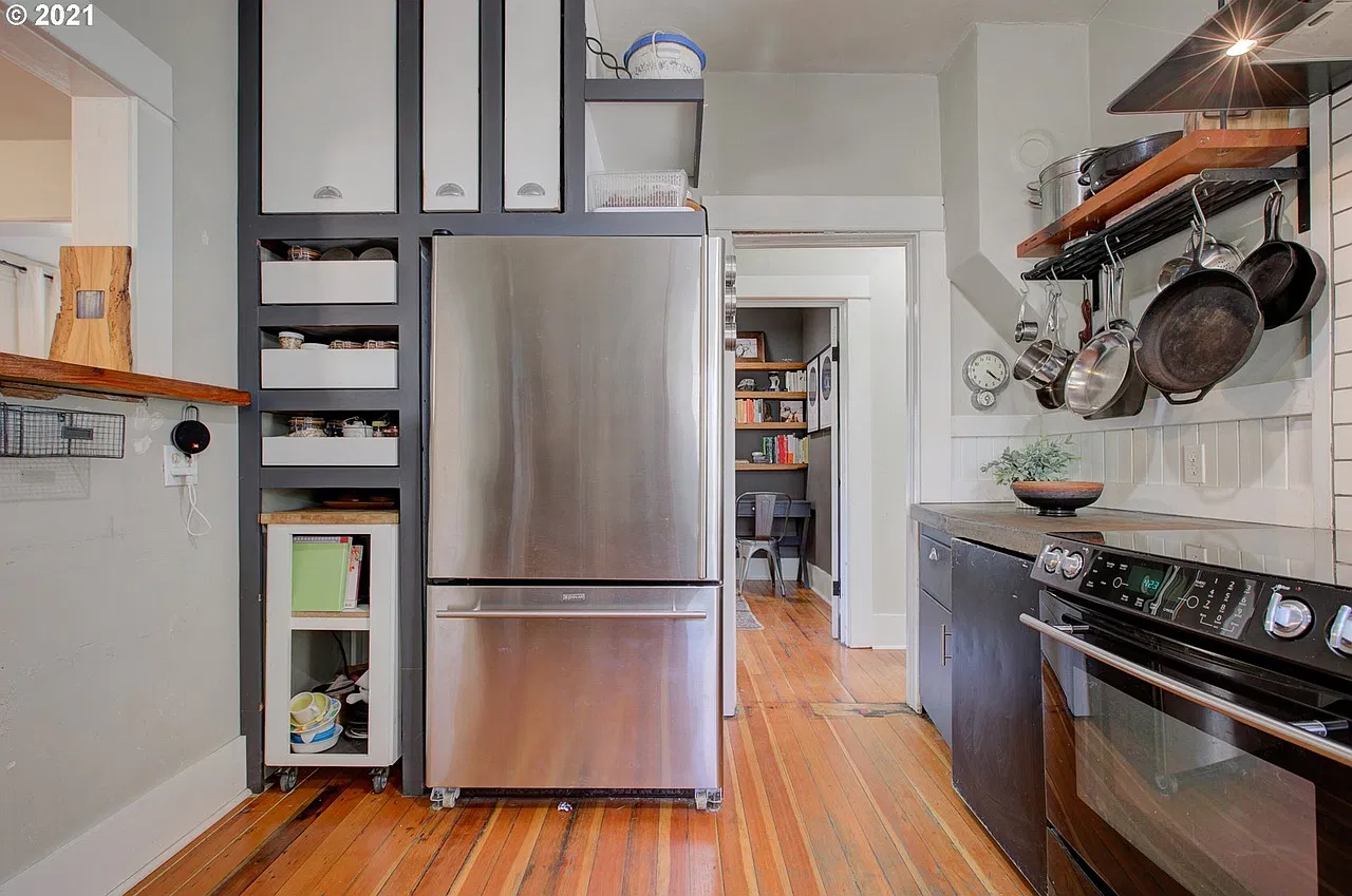 3 bed, 1000 sqft, $2,250 — Photo 3