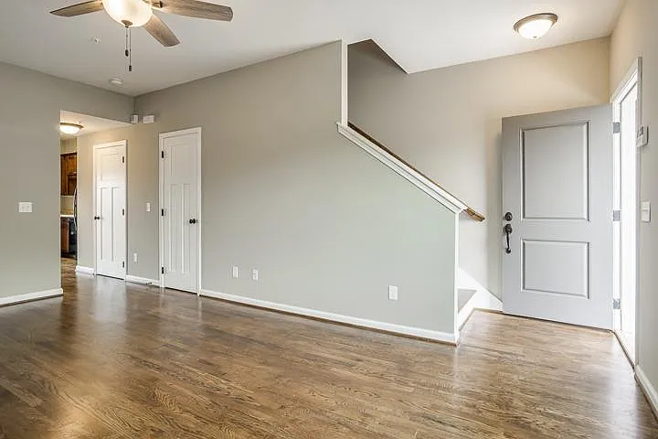 2 bed, 2.5 bath, 1300 sqft, $1,350 — Photo 3