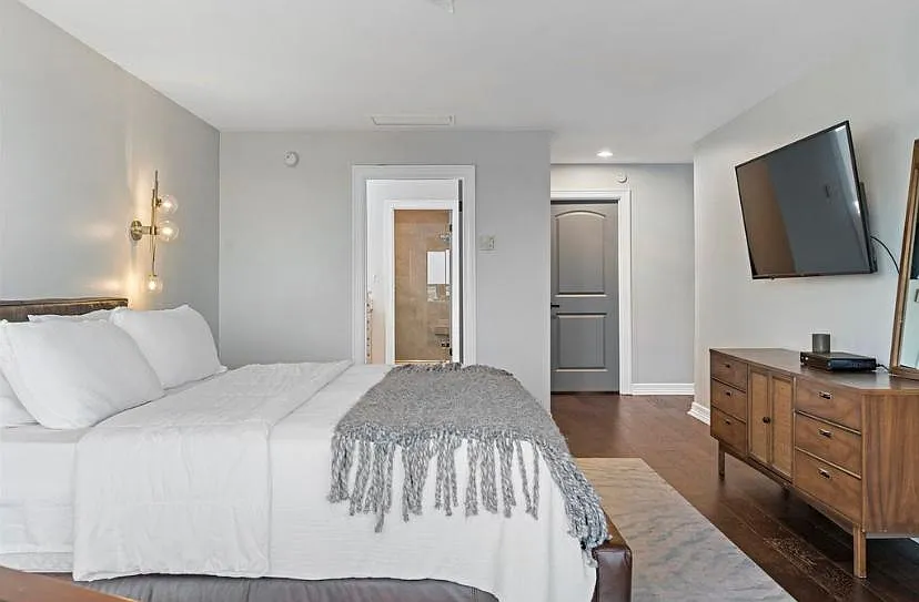 655 Riverside Dr — Photo 1