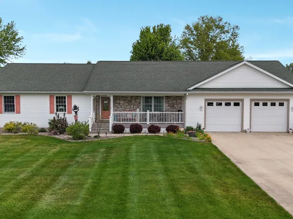29390 Saddlebred Ln, Dowagiac, MI 49047
