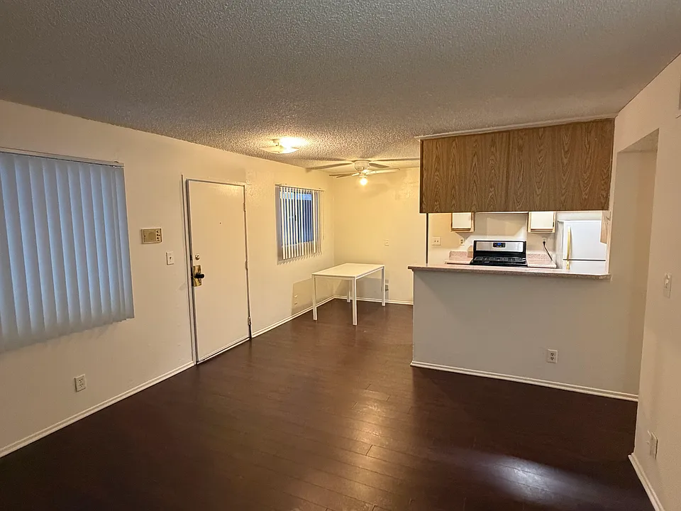 Apt 102