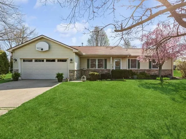 3833 Green Acre Dr, Saint Joseph, MI 49085