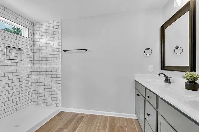 5 bed, 2.5 bath, 2176 sqft, $2,650 — Photo 2