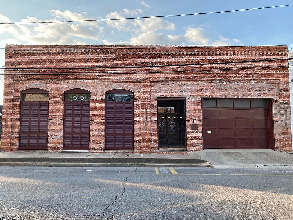 1st image of 118 S Main St