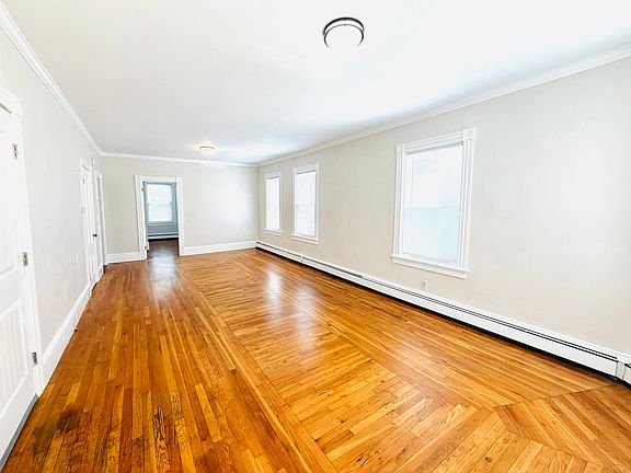3rd image of 204 Woodbine St APT 1