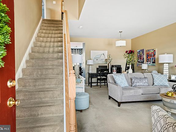 2nd image of 202 Bowling Green Cir
