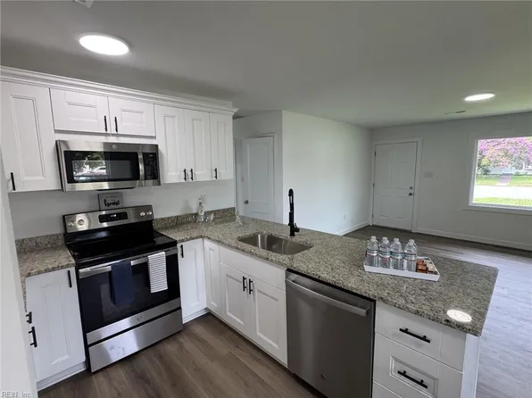 7306 Orcutt Ave, Newport News, VA 23605