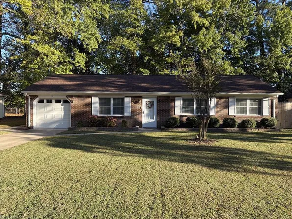 370 Courtney Arch, Virginia Beach, VA 23452