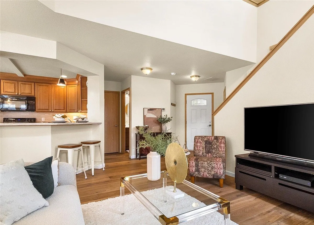 3 bed, 2.5 bath, 1633 sqft, $2,795 — Photo 4