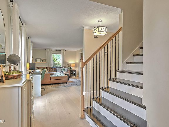 3rd image of 200 Tiffany Rd