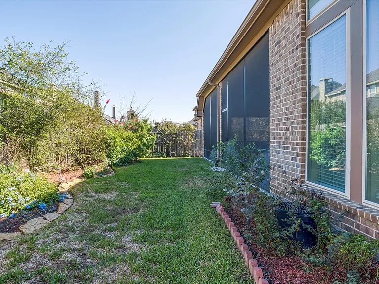 29114 Davenport Dr — Photo 46