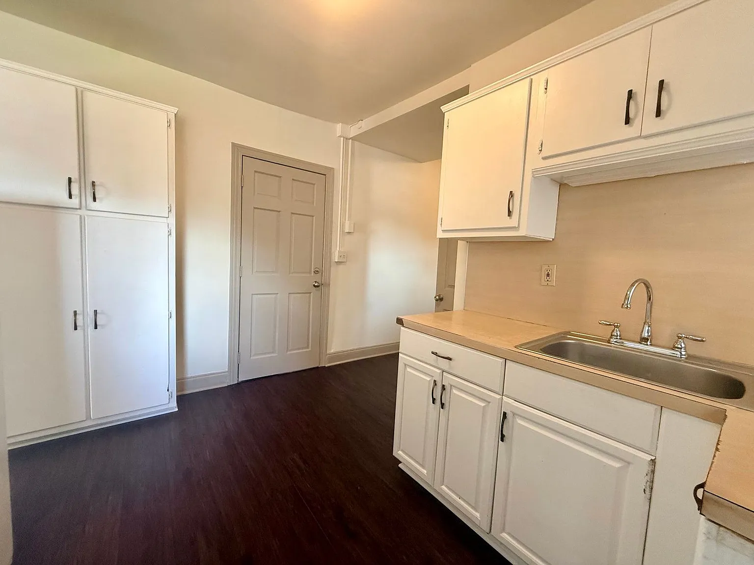 3 bed, 1.0 bath, 900 sqft, $1,485 — Photo 3