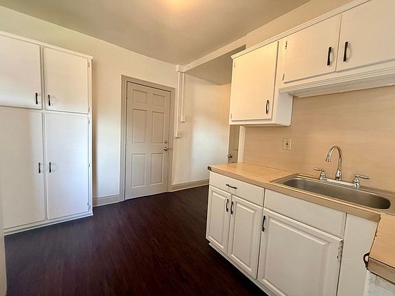 3rd image of 324 S Christian St #3
